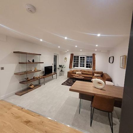 Luxury 1 Bed Apartment In The Heart Of Rochester Wainscot Zewnętrze zdjęcie