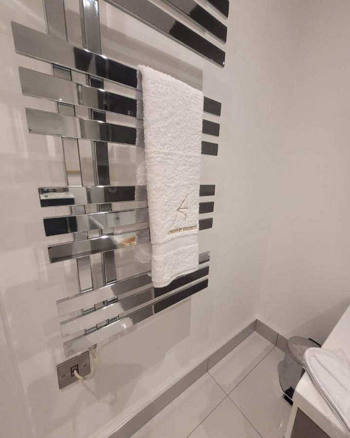 Luxury 1 Bed Apartment In The Heart Of Rochester Wainscot Zewnętrze zdjęcie
