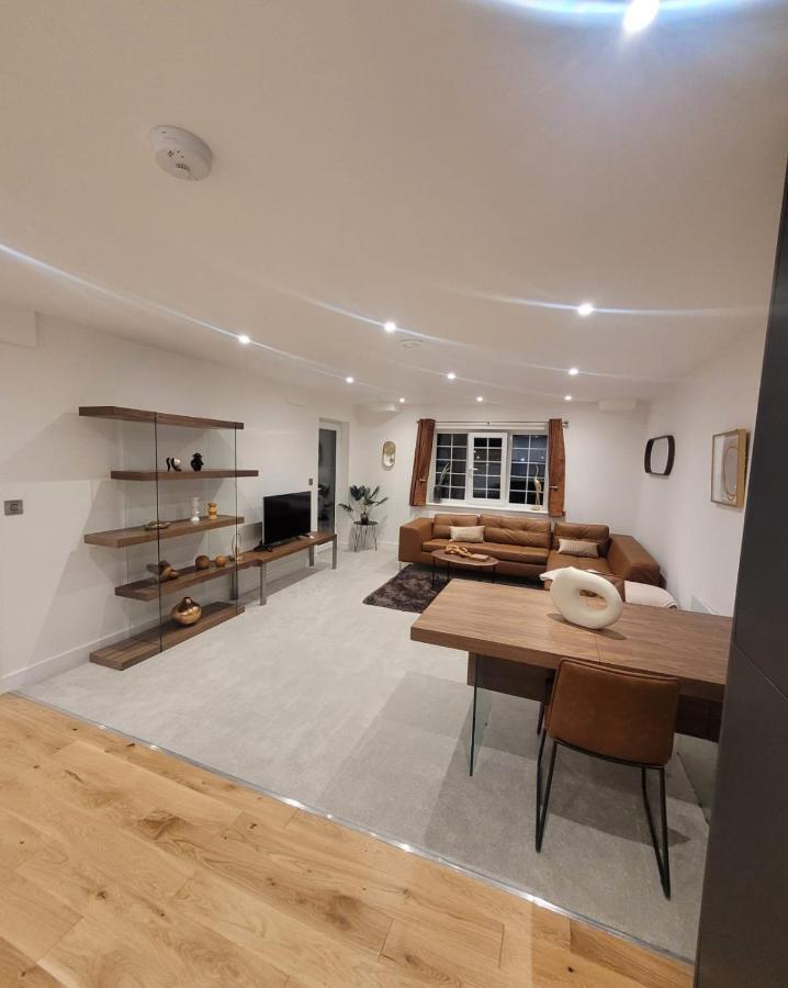Luxury 1 Bed Apartment In The Heart Of Rochester Wainscot Zewnętrze zdjęcie