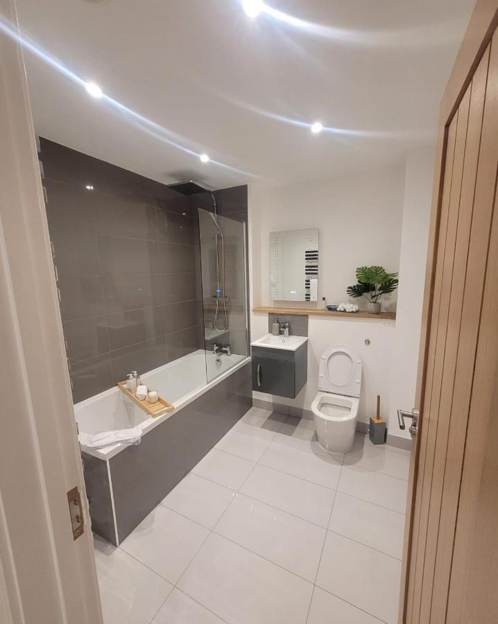 Luxury 1 Bed Apartment In The Heart Of Rochester Wainscot Zewnętrze zdjęcie