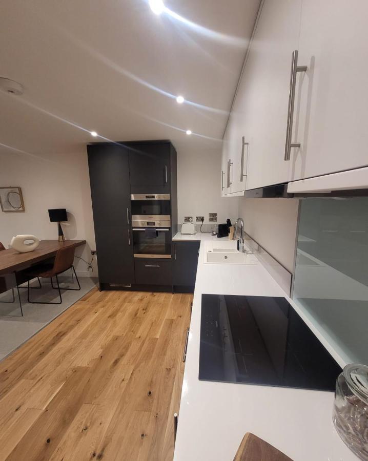 Luxury 1 Bed Apartment In The Heart Of Rochester Wainscot Zewnętrze zdjęcie