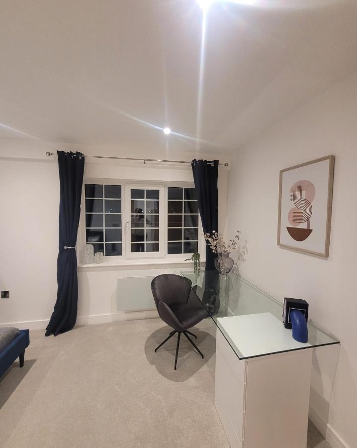 Luxury 1 Bed Apartment In The Heart Of Rochester Wainscot Zewnętrze zdjęcie